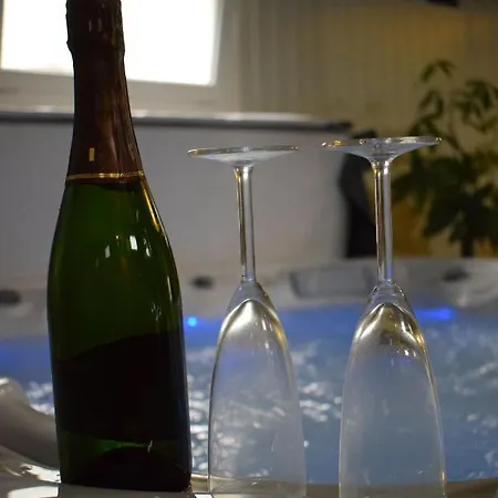 5 Pers Avec 2h Espace Bien-etre Privatise Inclus Dans Le Prix De La Nuit 80m2 De Detente