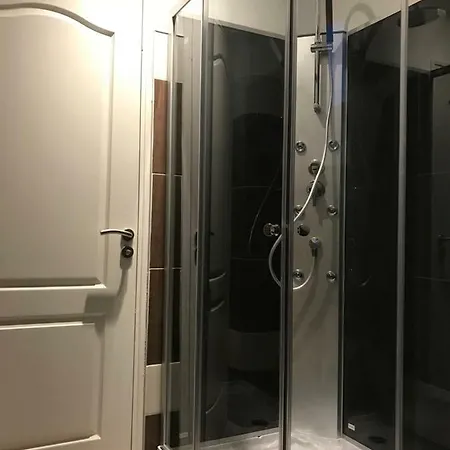 5 Pers Avec 2h Espace Bien-être Privatisé Inclus Dans Le Prix De La Nuit 80m2 De Détente Сasa de vacaciones Équilly