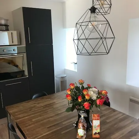5 Pers Avec 2h Espace Bien-être Privatisé Inclus Dans Le Prix De La Nuit 80m2 De Détente Équilly