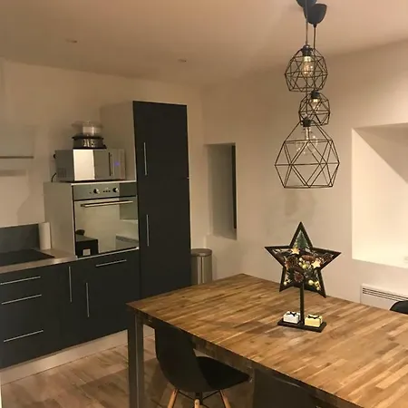 5 Pers Avec 2h Espace Bien-être Privatisé Inclus Dans Le Prix De La Nuit 80m2 De Détente Сasa de vacaciones Équilly