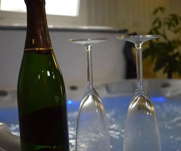 5 Pers Avec 2h Espace Bien-etre Privatise Inclus Dans Le Prix De La Nuit 80m2 De Detente